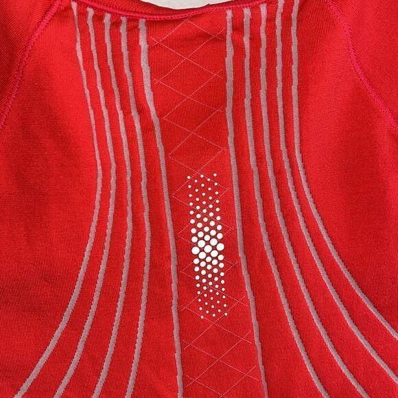 EXCELLENT CONDITION WOMEN’S COLORFUL SMALL REFLECTIVE ATHLETA TECH TOP - Picture 8 of 9